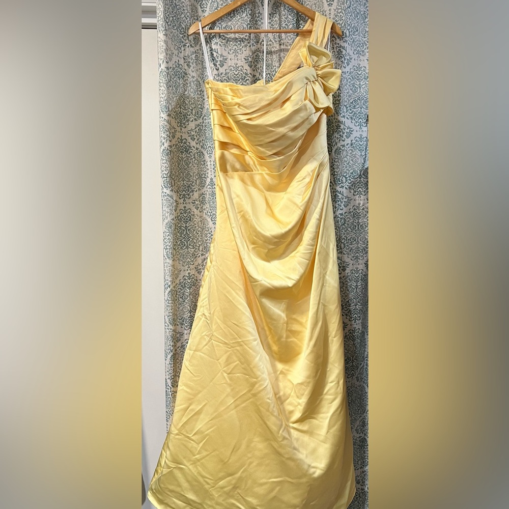 Davids Bridal Golden Yellow Gown Prom Homecoming Dress - Picture 1 of 13